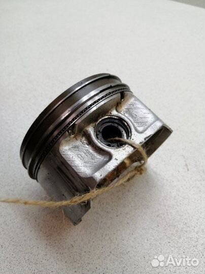 Поршень Nissan X-Trail T30 QR25DE