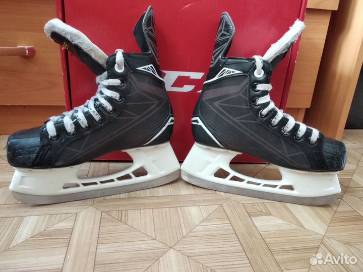 Хоккейные коньки bauer