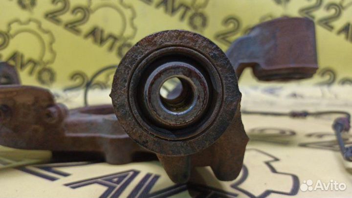 Цапфа (поворотный кулак) задняя правая Suzuki