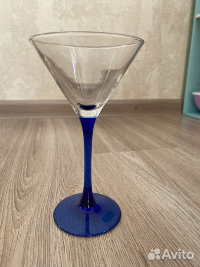 Набор бокалов с цветными ножками