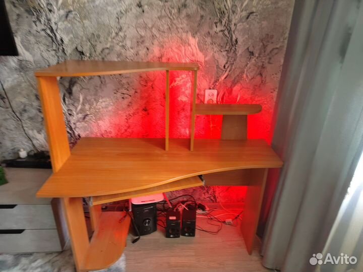 Компьютерный стол