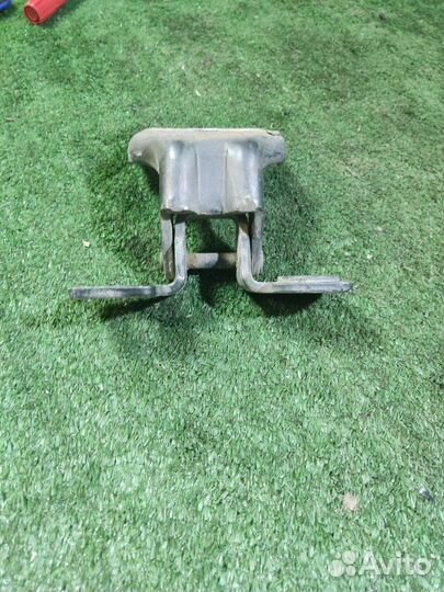 Петля двери передняя правая Jeep Grand Cherokee WJ