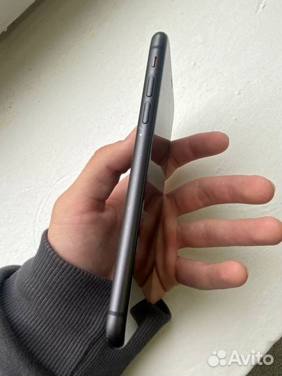 Телефон iPhone 11