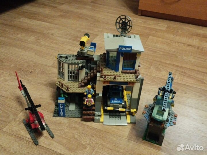 Lego City полицейский участок