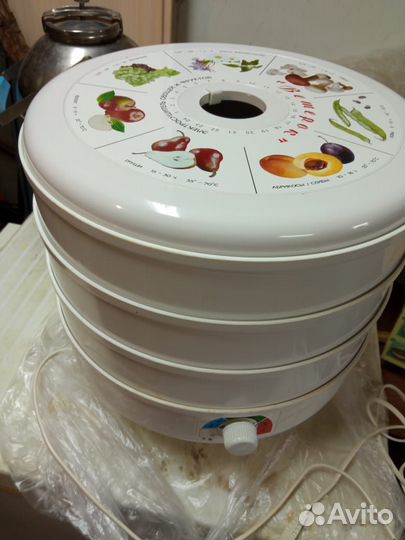 Электрическая сушилка для ягод, фруктов и грибов