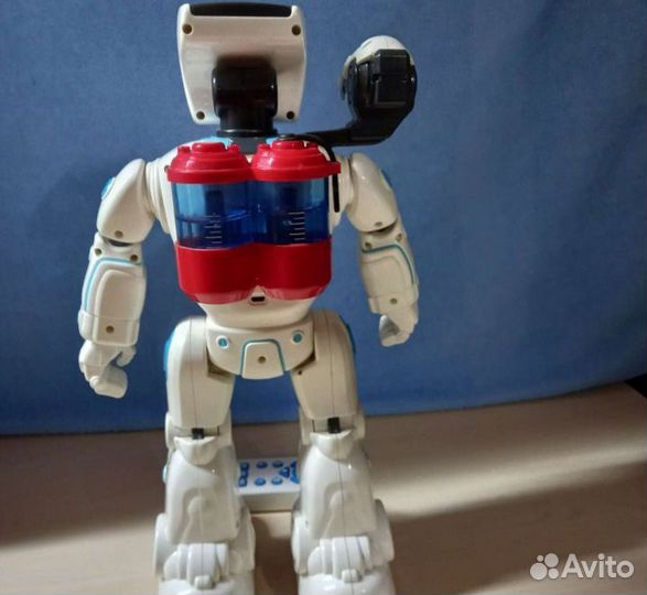 Робот на пульте управления