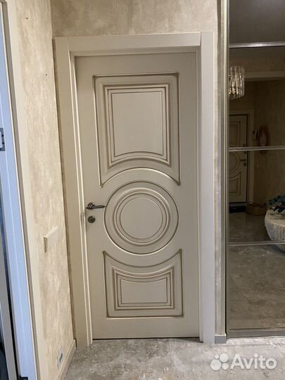 Двери из массива с коробкой наличниками