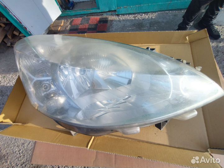 Фара пежо партнер