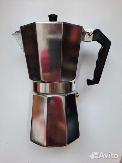 Гейзерная кофеварка новая