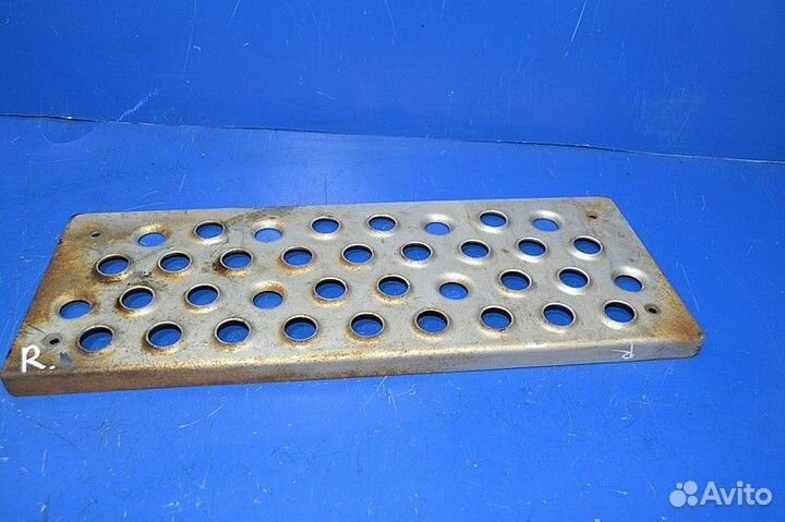 Ступенька подножки нижняя, правая mercedes-benz Ac