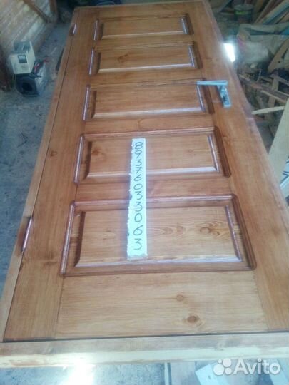 Дверь входная деревянная массив