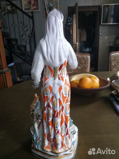 Статуэтка старинная Дулево