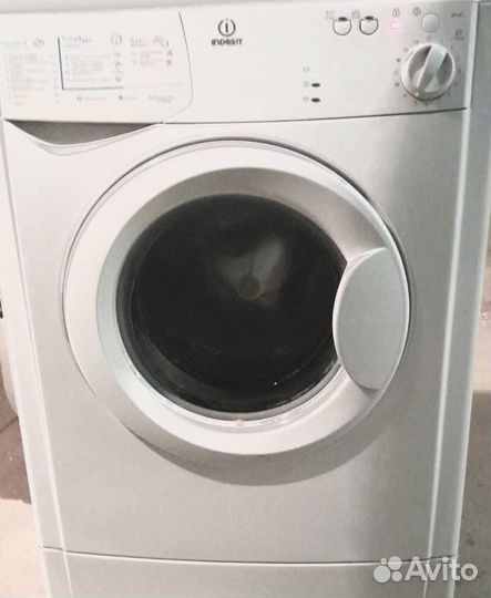 Indezit узкая 4 кг