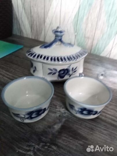 Сахарница и 2 розетки