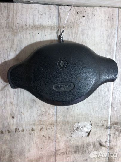 Подушка безопасности в руль Renault Logan 1.6