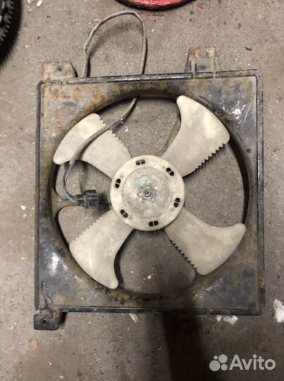 Вентилятор радиатора кондиционера Mitsubishi Galan