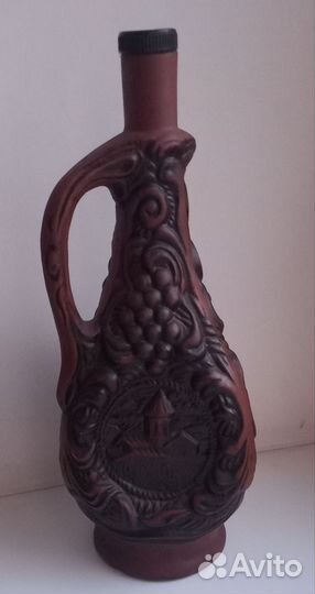 Глиняный кувшин для вина