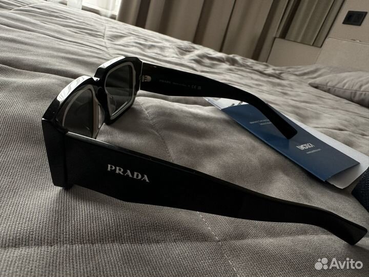 Новые, оригинальные очки Prada