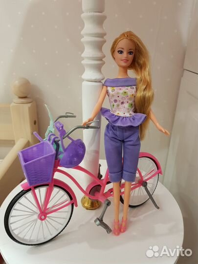 Барби с велосипедом
