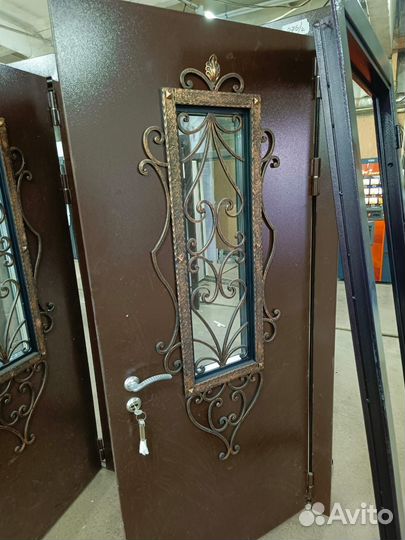 Дверь подъездная