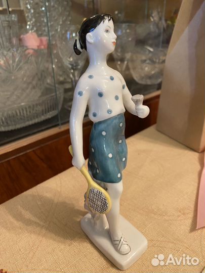 Девочка с воланчиком фарфоровая статуэтка лфз