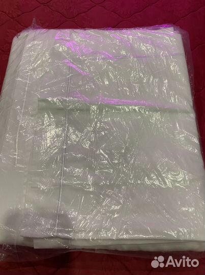 Постелье белье белое и наперники белые