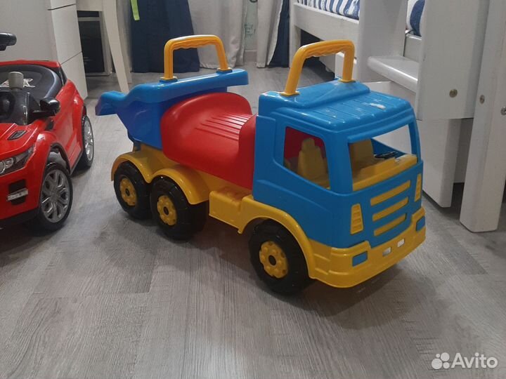 Продам машинки толокары