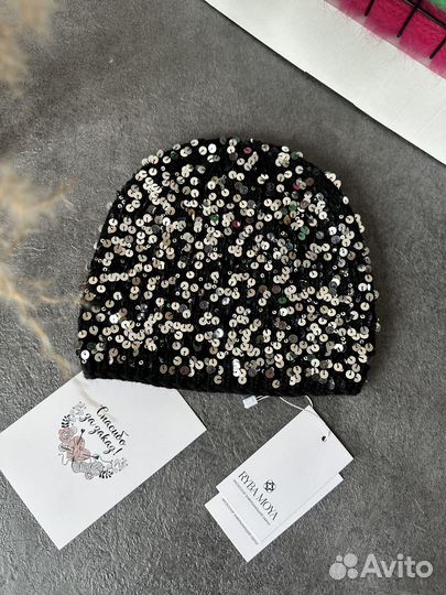 Шапка с пайетками