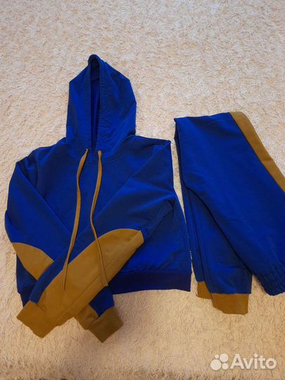 Спортивный костюм женский