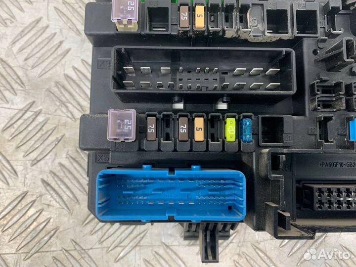 Б/У блок предохранителей Opel Astra H Gtc L08