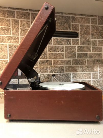 Патефон Columbia 241