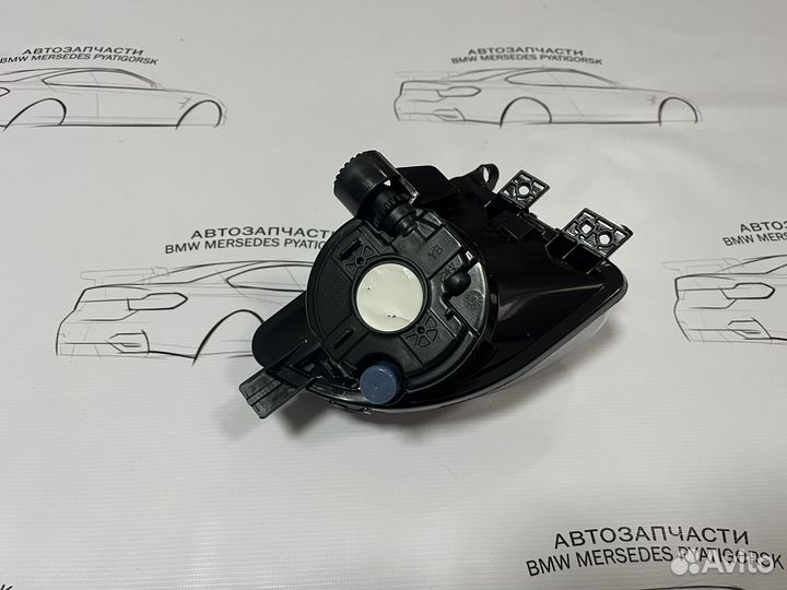 Левая передняя противотуманка BMW F10 дорест
