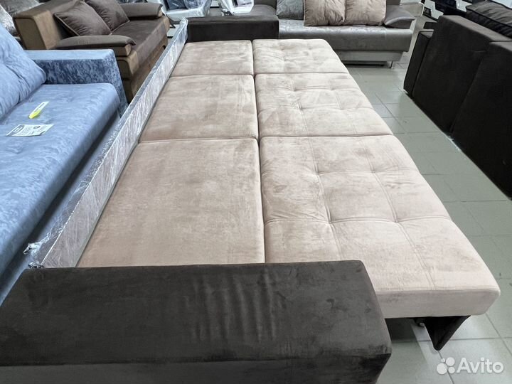 Диван вместительный