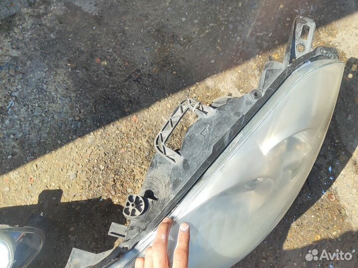 Фара Peugeot partner