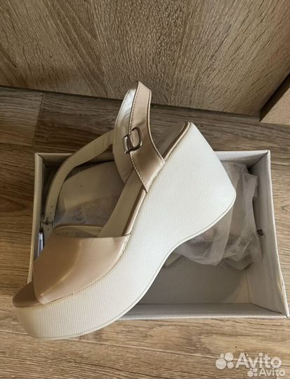 Босоножки женские