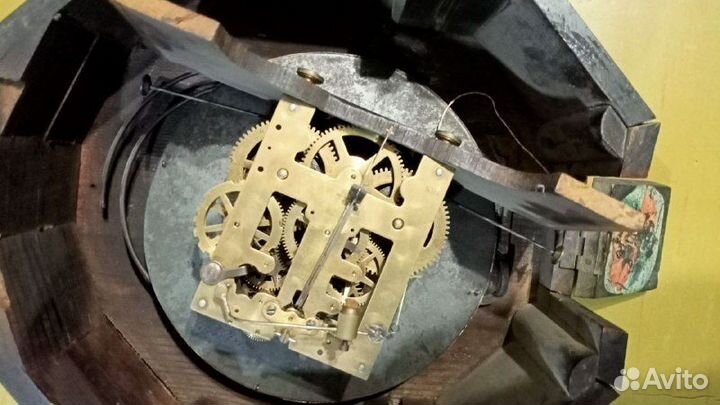 Старинные настенные антикварные часы с боем