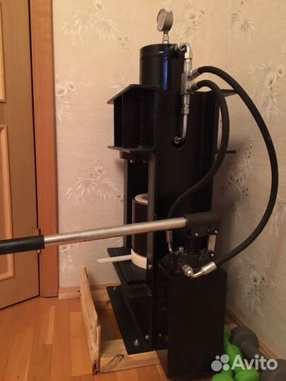 Маслопресс (60 тонн усилие)