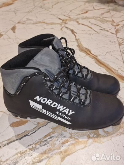 Лыжные ботинки