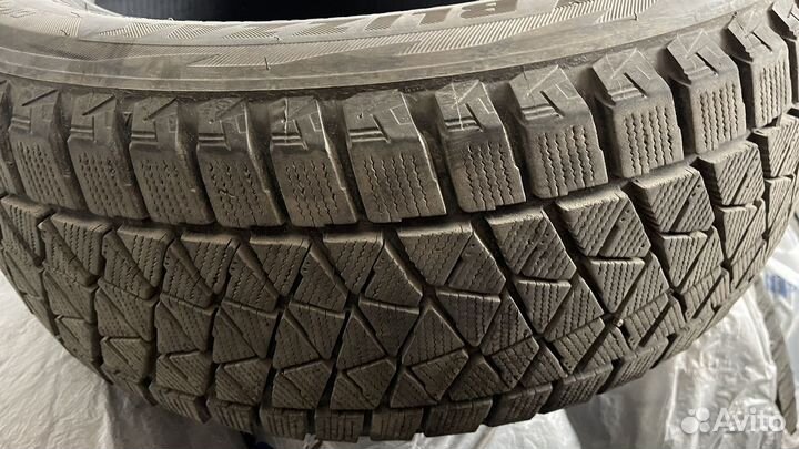 Bridgestone Blizzak DM-V2 235/55 R18 100T
