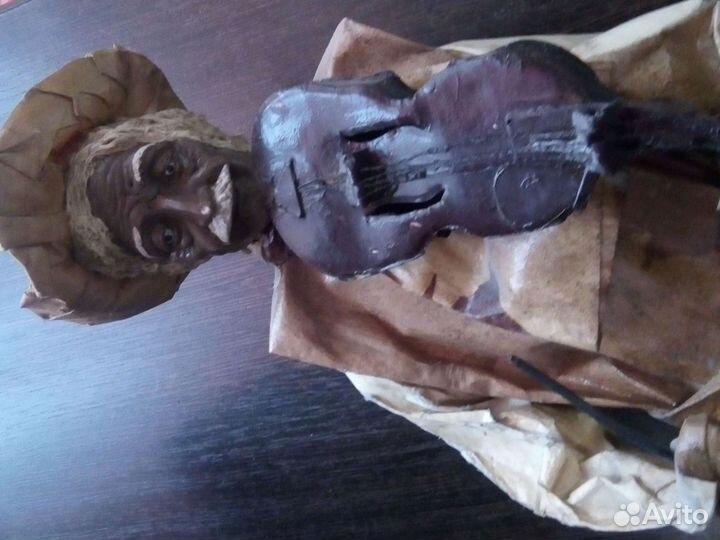 Уличный музыкант. Антиквариат,папье-маше