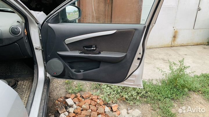 Акустические подиумы Almera Nissan