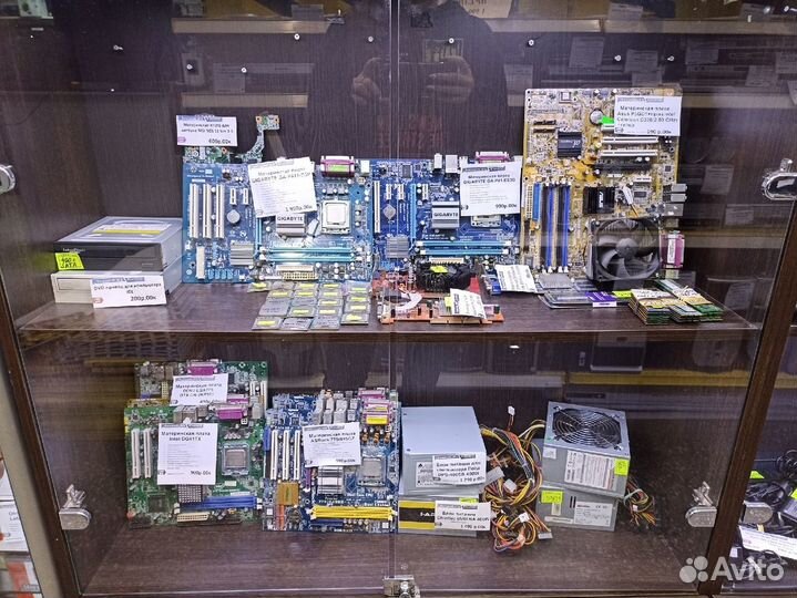 Материнские платы в ассортименте