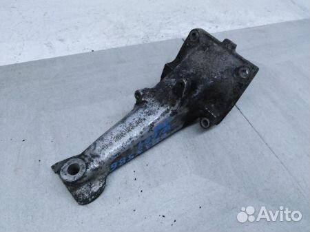 Кронштейн двигателя