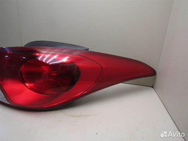 Фонарь задний наружный правый Hyundai Elantra 201