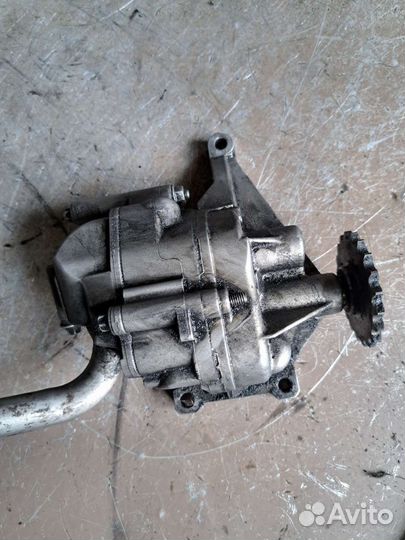 Насос масляный на Mercedes w211