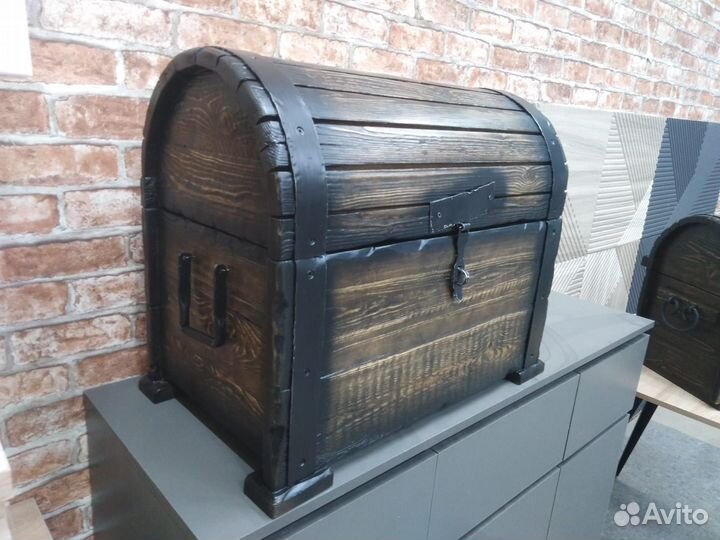 Сундук из дерева 