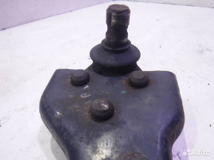 Рычаг передний левый нижний