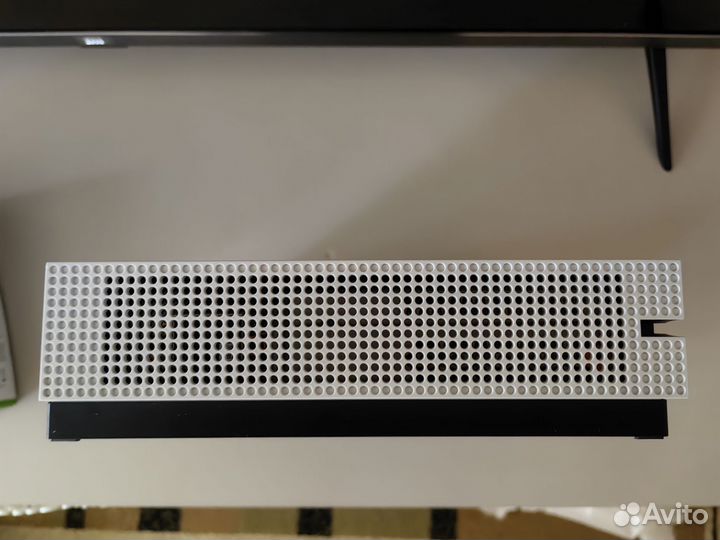 Xbox One s 2 геймпада 1tb