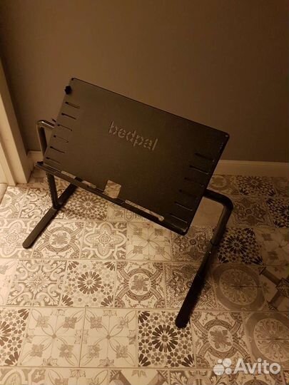 Портативный столик для ноутбука