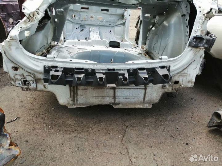 Fluence задняя панель пол багажника